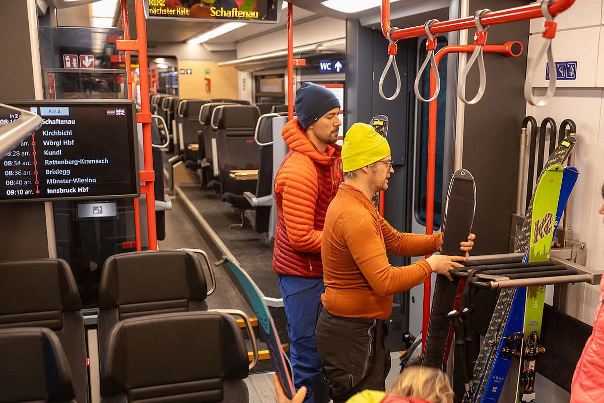 Aufgefellt wird gleich im Zug, damit wir an der letzten Bushaltestelle sofort losgehen können