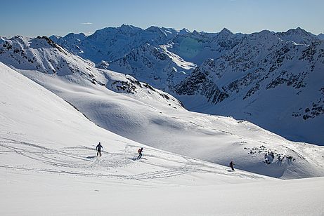 Pulverschneeabfahrt im oberen Teil