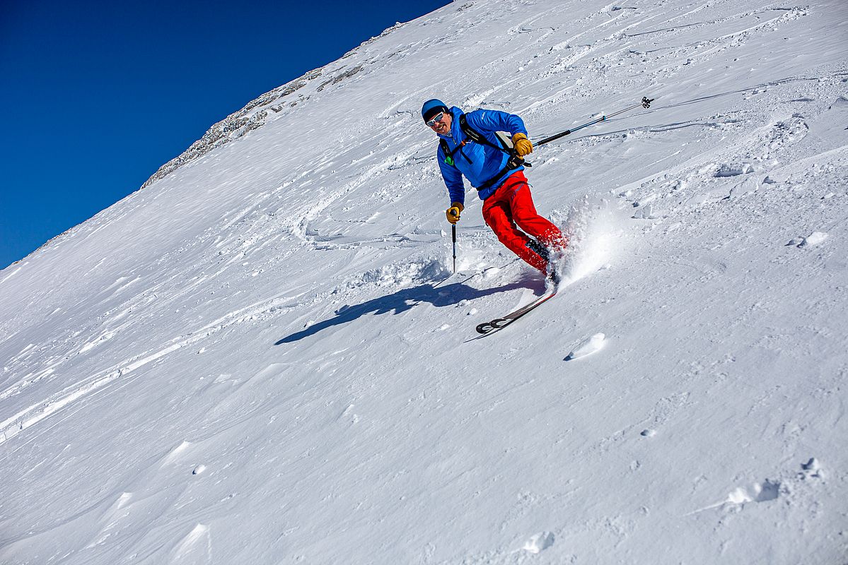 Im obersten Teil ist der Schnee leicht windbehandelt