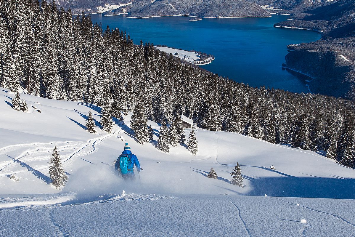 Super Schnee und schöner Tiefblick auf den Walchensee