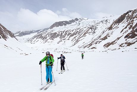 Schiebestrecke zurück zur Hütte nach der Direktabfahrt vom Großvenediger ins Dorfertal.