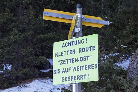 Aha - gesperrt. So ein Schild würde bei mir ohne weitere Infos erstmal die Neugierde wecken...