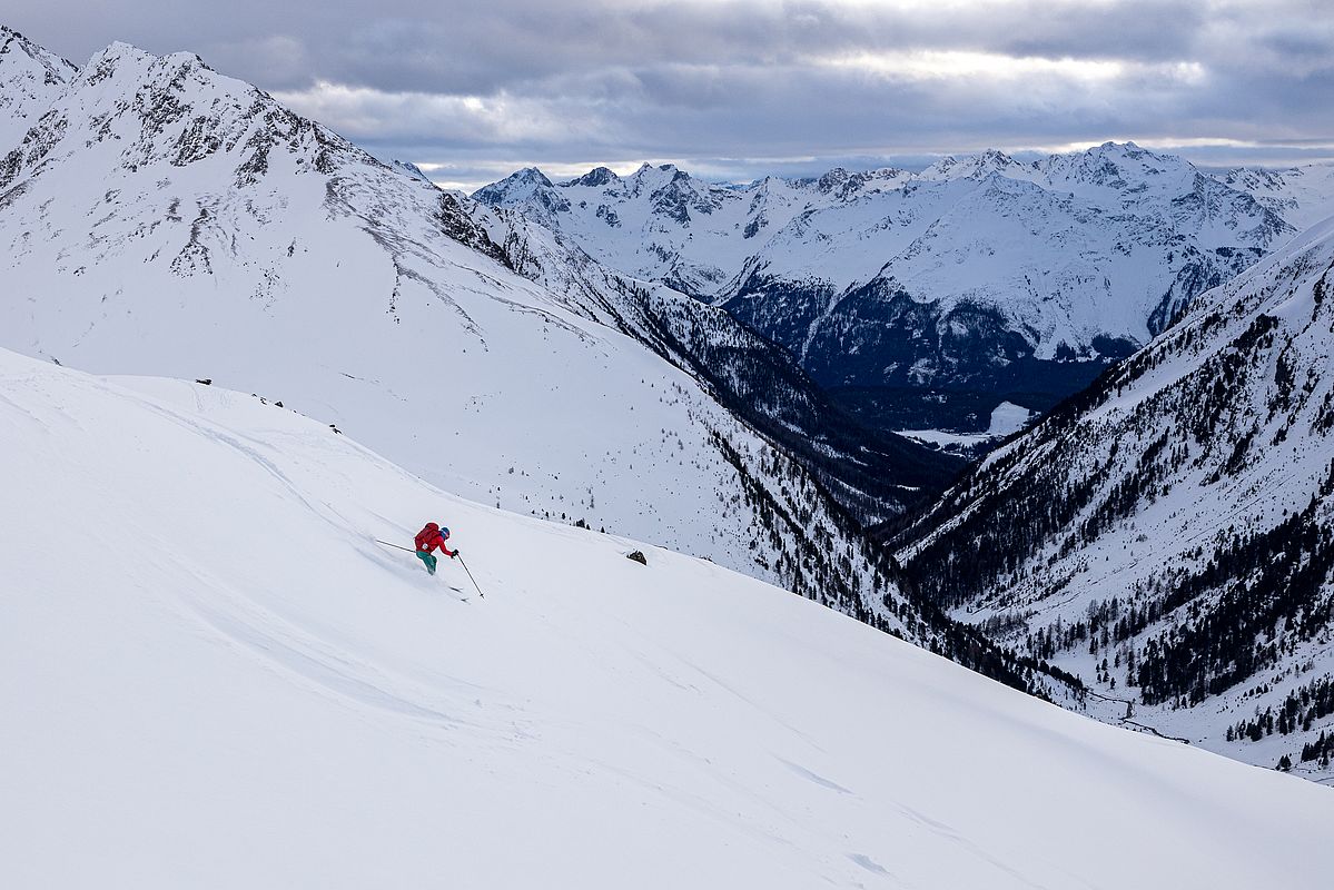  Schöner Pulverschnee in den flacheren Südwesthängen - nur der letzte steile Hang zur Hütte hatte bereits eine Kruste. 