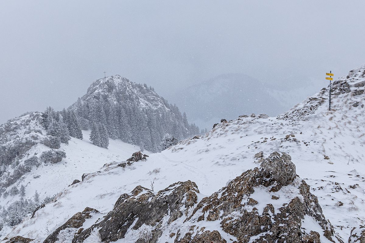 Abgeblasener Gipfel - hinten die Kasererwand