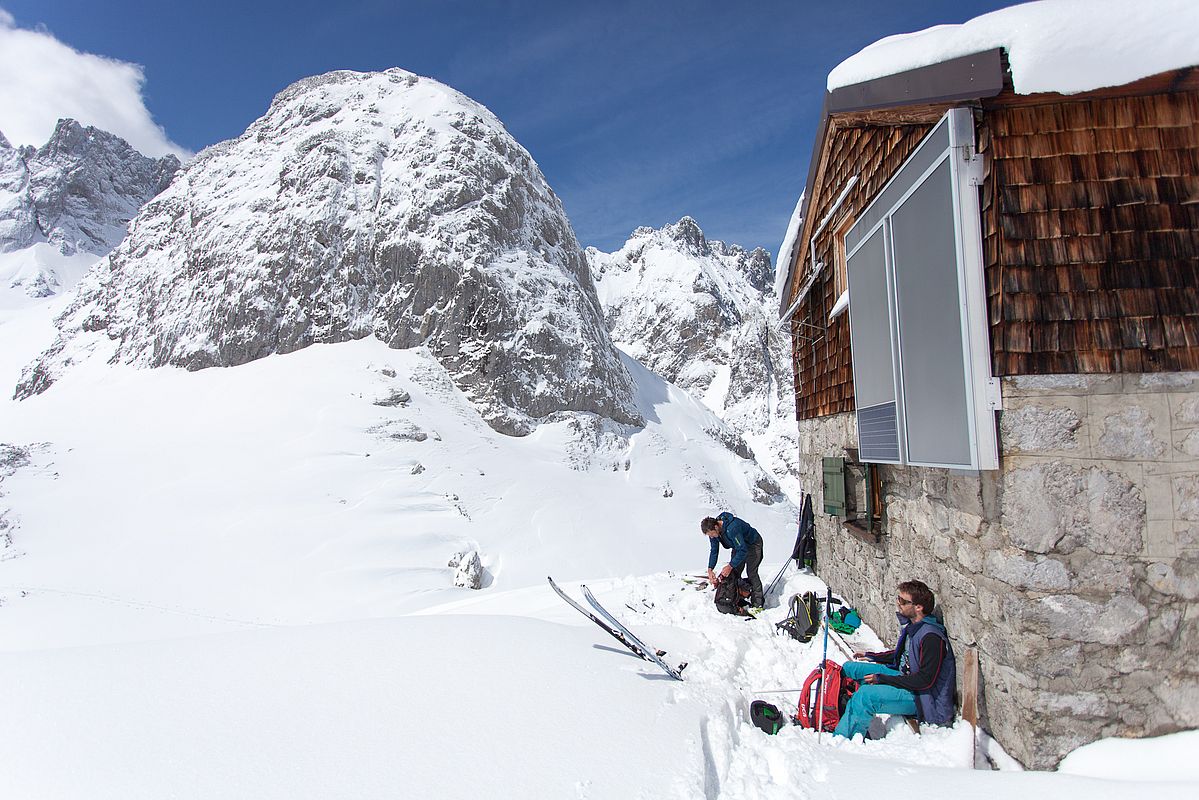 Sonnige Pause an der Pflaumhütte