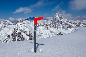 Blick vom Gipfel zum Piz Ela