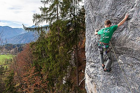 Gute Fußtechnik erfordert die Crux von "Rapurzel" (8-), Zellerwand