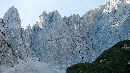 Der linke Teil der Karlspitze Südwand mit dem Bereich Kübelkarsinfonie bis Oktowasunn