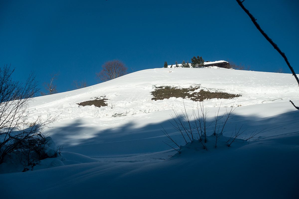 Und Gleitschnee oberhalb - aber zum Glück brauchen wir hier noch keine Brotzeitpause und sind schnell durch.