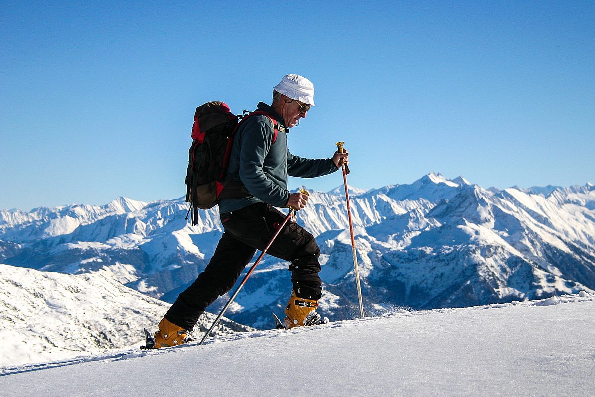 An dem langen Gratrücken zum Rosskopf tun sich geniale Blicke zum Zillertaler Alpenhauptkamm auf 