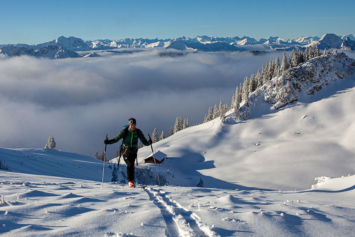 Traumhafte Winterstimmung über dem Nebel