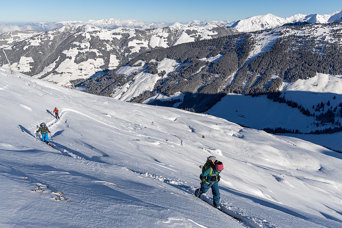 Oberhalb erkennt man den Windeinfluss in der Zeit vor dem letzten Neuschnee