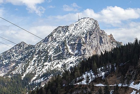 Die Westwand beherbergt mehrere Routen.