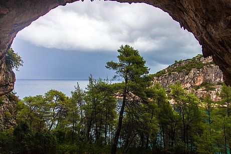 Die Grotte von Velika Stiniva