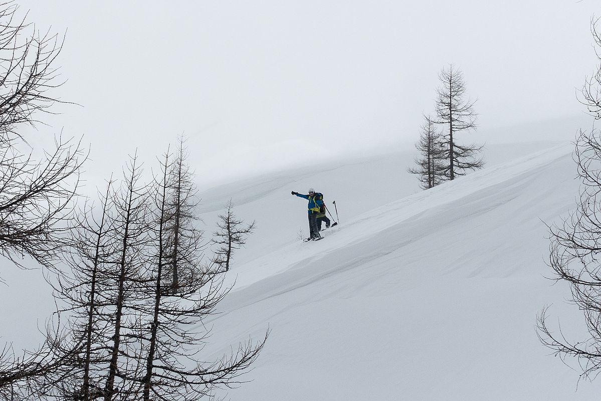 Schlechte Sicht und Schneeverwehungen oberhalb der Trimmingeralm am Ostersonntag.