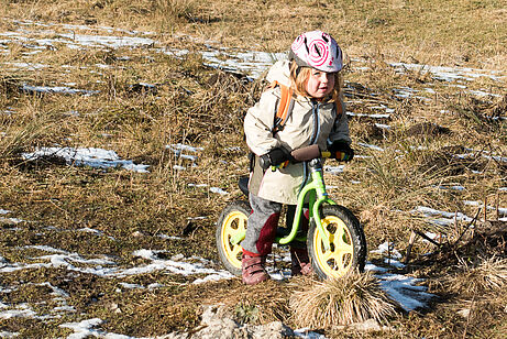 Wenn der breite Wanderweg zu langweilig wird, werden mit dem Laufrand schon mal die Offroad-Möglichkeiten ausgetestet.