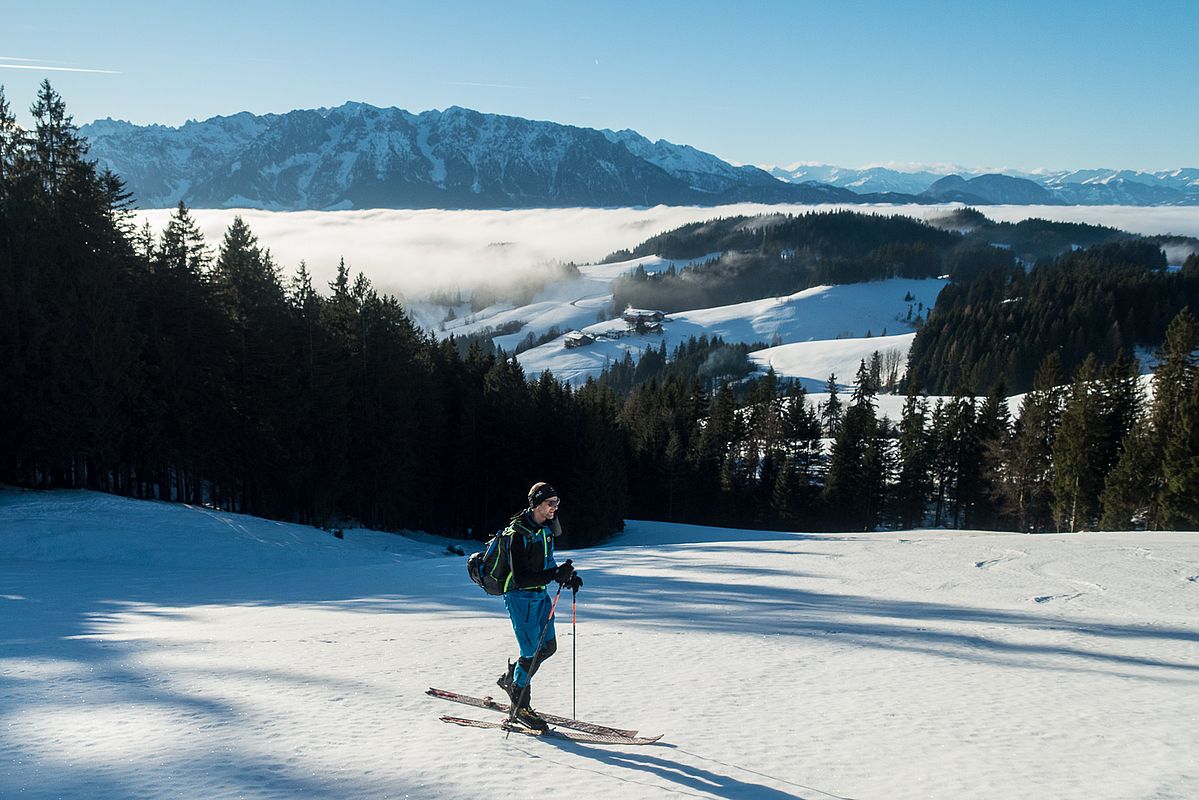 Auf Höhe der Stoanaalm im Schatten hartgefrorene Oberfläche, in der Sonne aber bereits gegen 9.30 Uhr weich werdend.