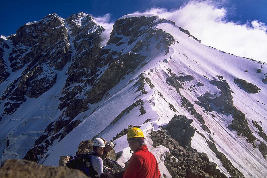 Im Aufstieg zum Shkara SW-Gipfel