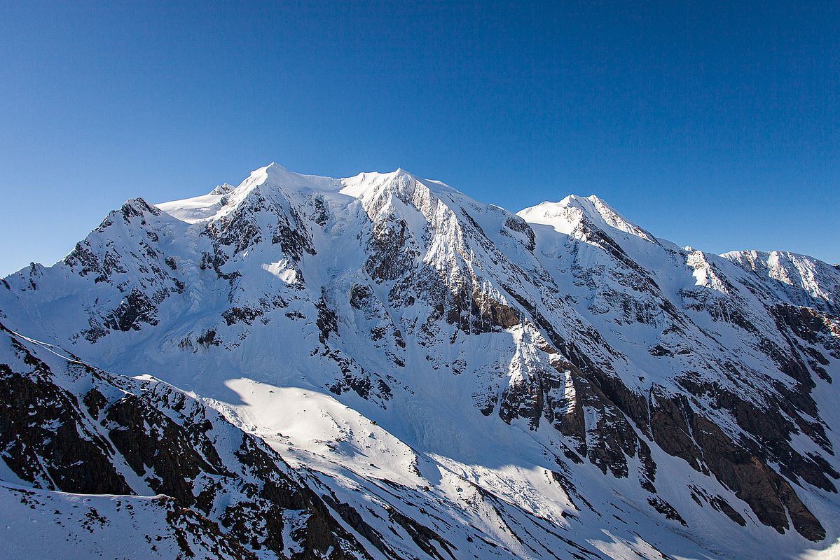 Die NW-Wand der Hochfernerspitze mit seinen beiden Hängegletschern