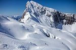 Tief verschneites Häuslhorn im Hintergrund