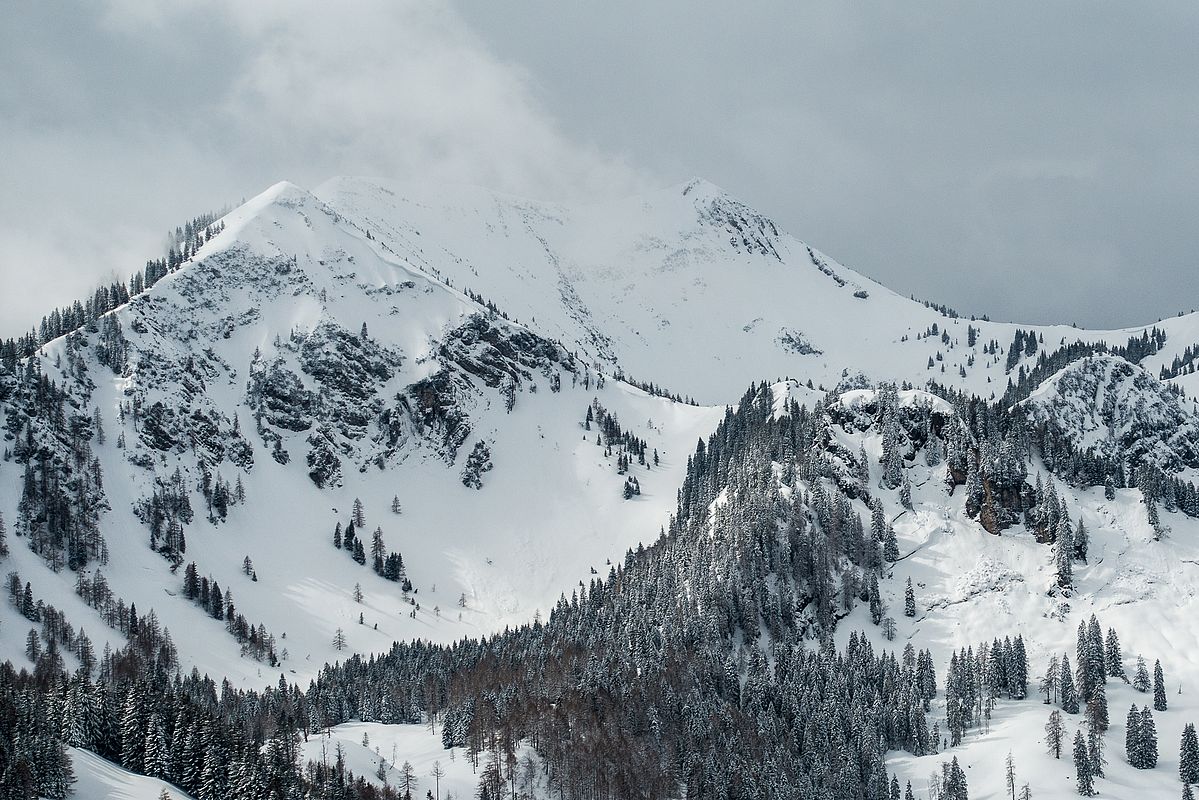 Blick zum dick eingeschneiten Großen Traithen