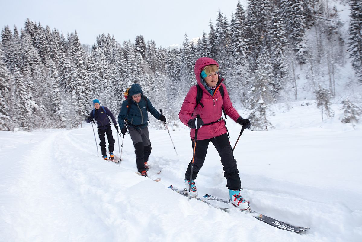 Bei kühlen -20 Grad gehts durch den Pletzergraben flach taleinwärts.