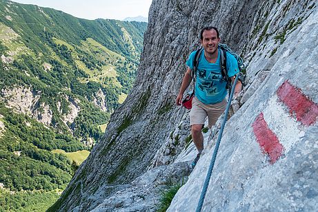 Im Schatten der Steinernen Rinne marschieren wir zum Einstieg.