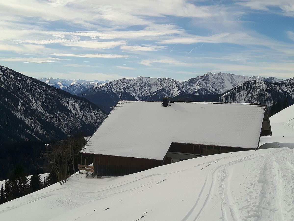 Deutlich mehr Schnee dann ab der Lacheralm