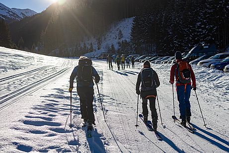 Start in Inneralpbach - vorbei am riesigen Parkplatz.