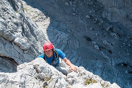 Genusskletterei hoch über der Steinernen Rinne in der 7. Seillänge