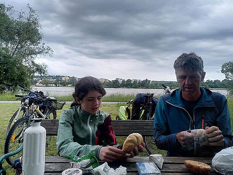 Eine Regenpause in der Nähe von Krems nutzen wir für die Mittagspause