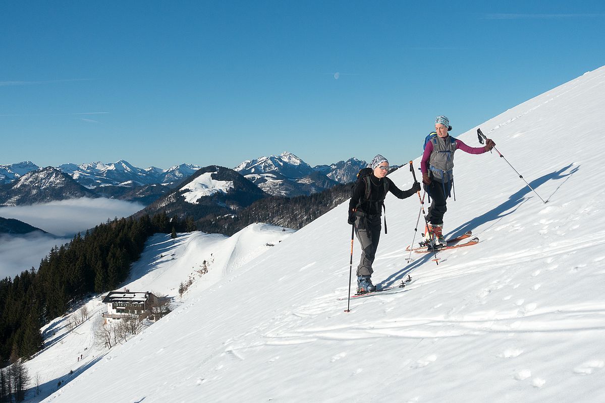 Bequem zu gehen ist die gut gesetzte, oberflächlich weiche Schneedecke auf Höhe des Spitzsteinhauses.