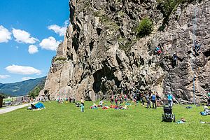 Viele Kletterer an der Engelswand im Ötztal