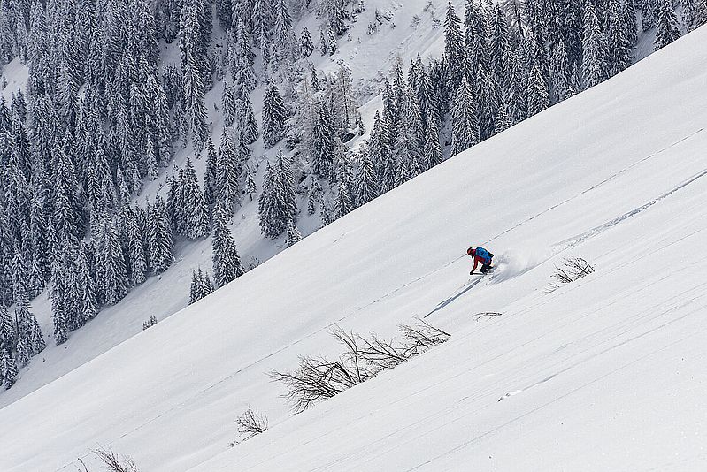 Schöne Pulverschneeabfahrt zur Niederkaralm