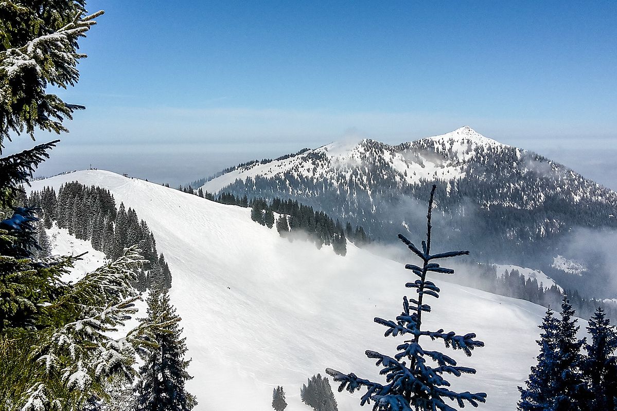 Blick zum Rosskopf (links) und zur Brecherspitze.