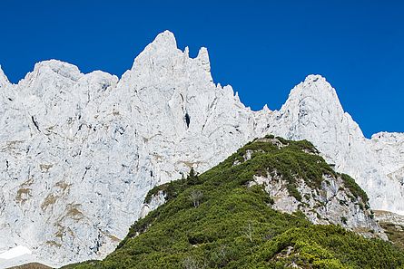 Ackerlspitze und Waxensteinerturm von Süden