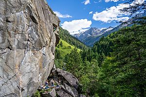 Perfekter Fels in hochalpiner Landschaft: Klettern im Zillertal