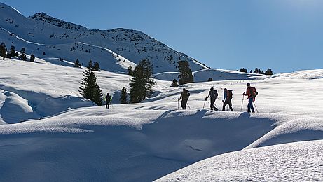 Oberhalb erwartet uns eine traumhafte Winterlandschaft