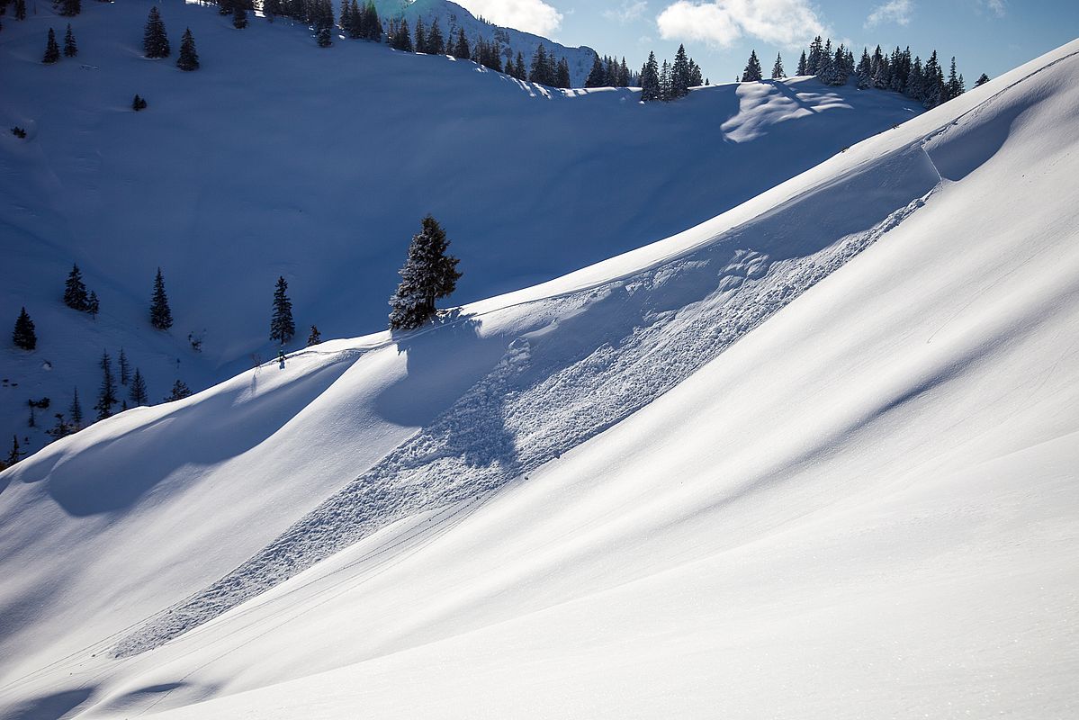 Leicht auslösbare Triebschneeansammlungen.