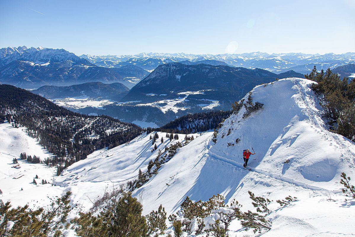 Ostseitige Umgehung des Vorgipfels - überraschenderweise nur wenig Triebschnee