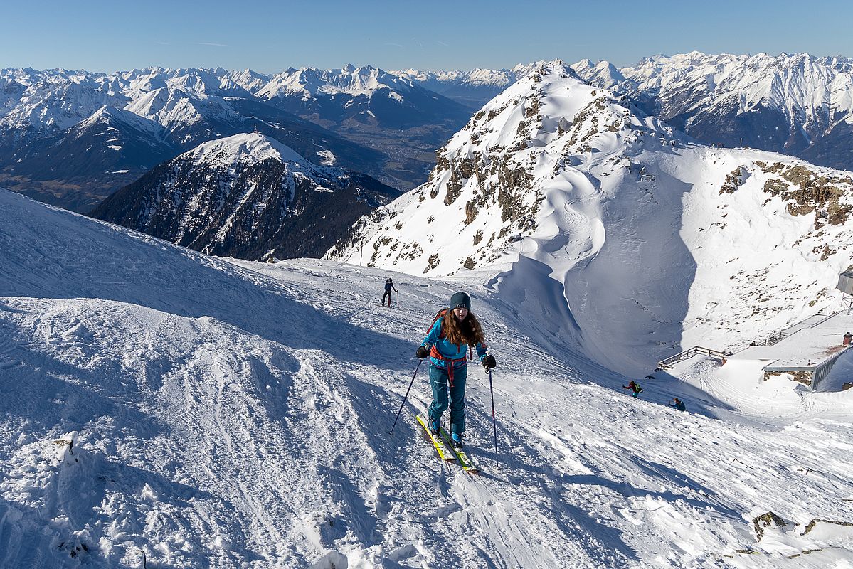 Von der Hütte dann noch ein kurzes Stück zum Gipfel