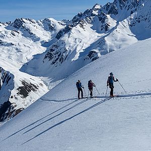  Bereits ab etwa 2600 m war die Schneeoberfläche in den Nordhängen noch pulvrig 