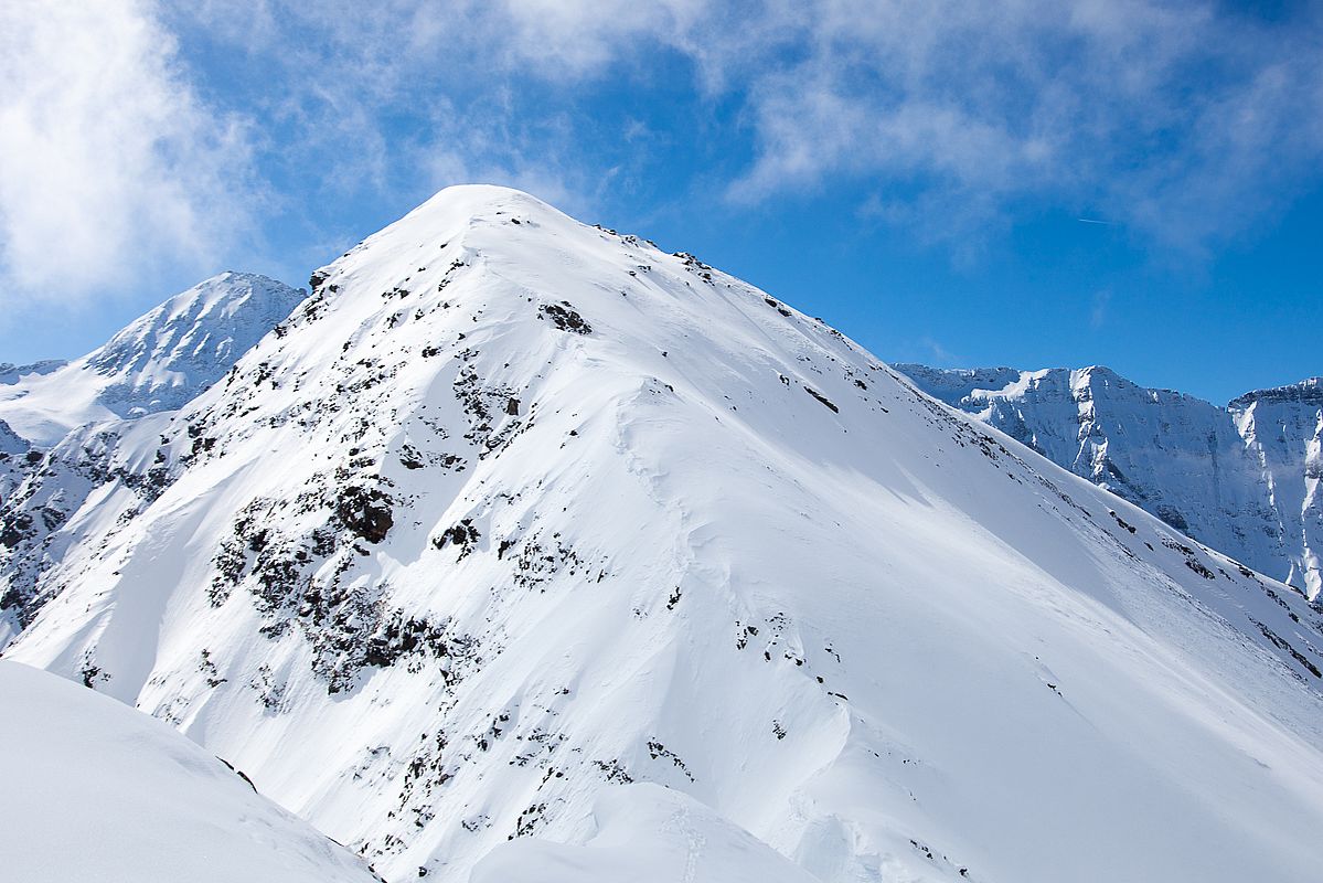 Der Nordhang vom Großen Schrankeck war mir zu heikel - 35 Grad, Triebschnee (wenn auch schon älter) - über die Südseite ging es dann stressfrei. 