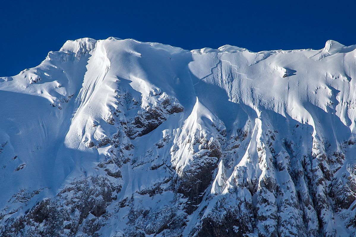 Spontaner Schneebrettabgang aus der Ostflanke der Karlspitze