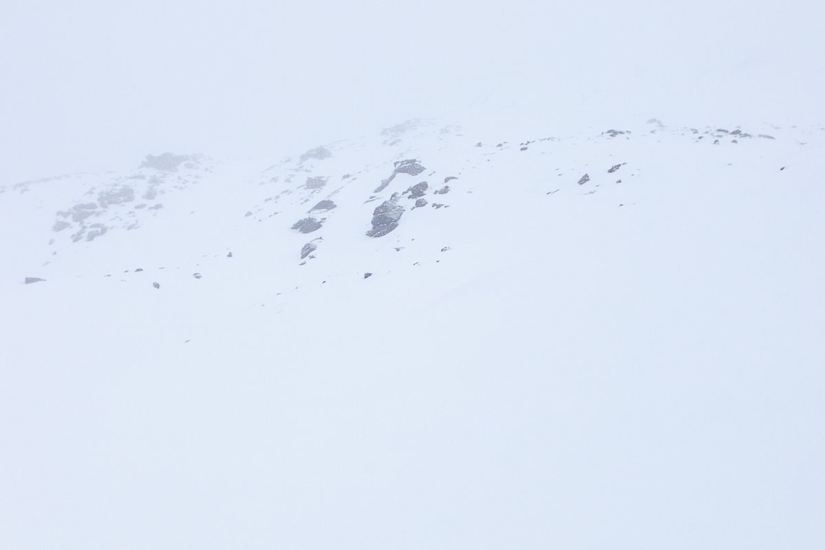 Blick auf den Gipfelhang - weitere Fotos spar ich mir, da man drauf eh nix sehen würde. 