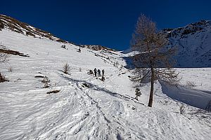 Aufstieg in den Sattel vor dem Rifugion Marinelli