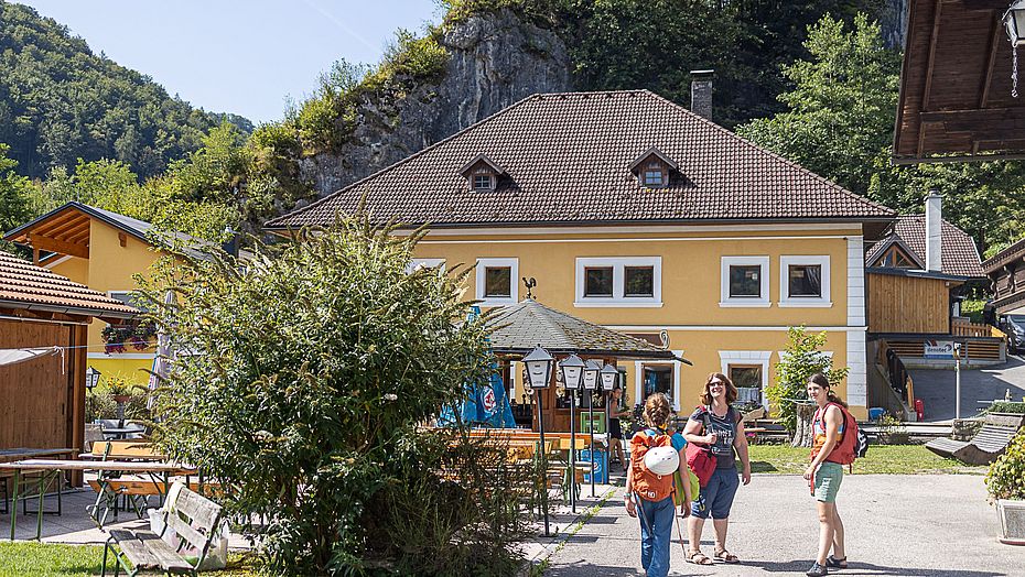 Sehr kurze Zustiege - wie hier an der Sonnleitnerwand hinter dem Gasthaus, sind an der Tagesordnung