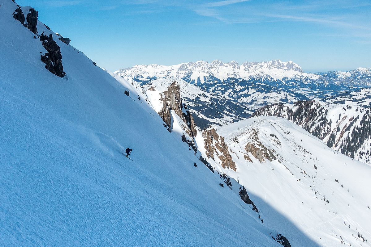 Perfekte Skihänge im unteren Teil der Flanke