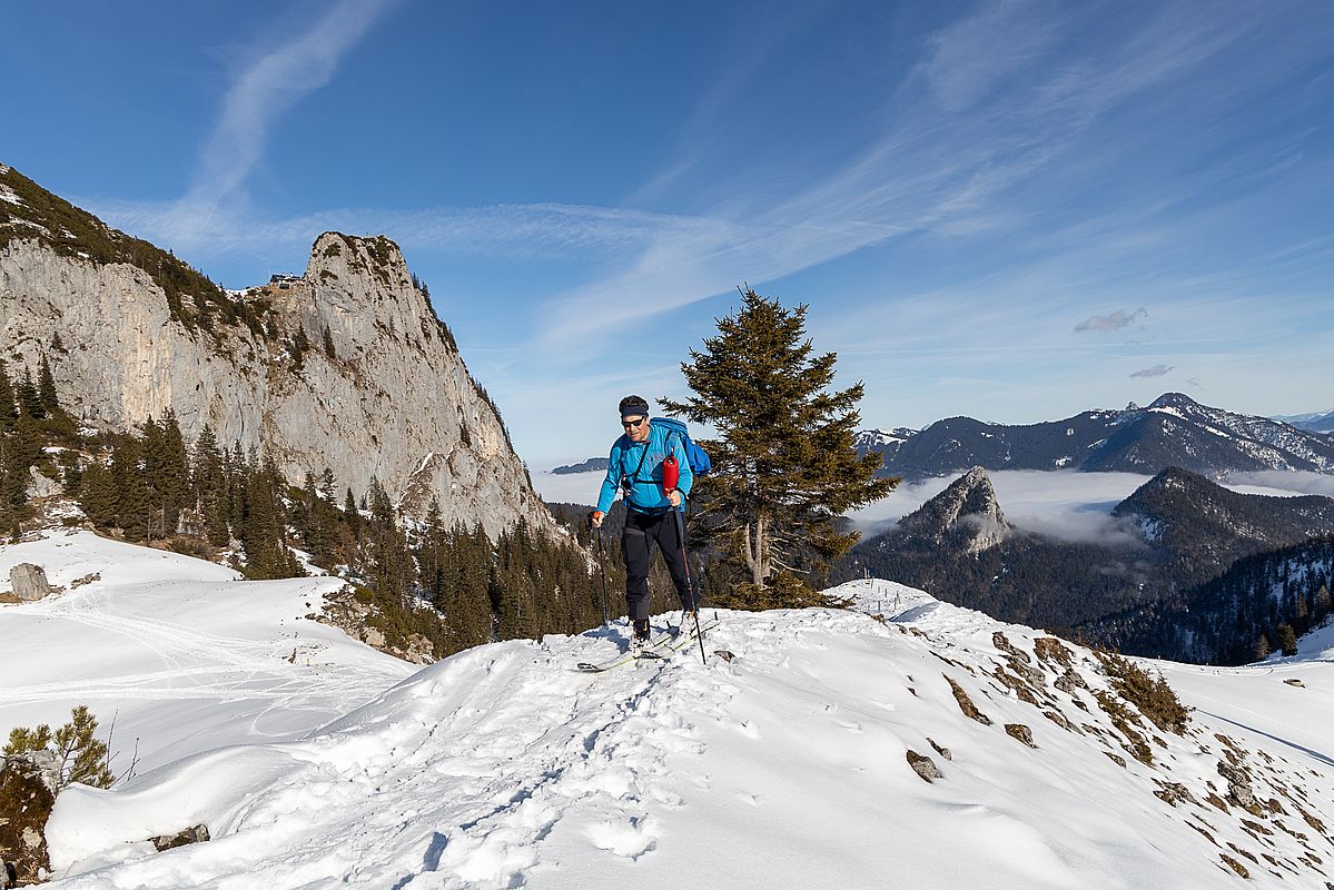 Die letzten Meter zum Gipfel - im Hintergrund der Buchstein mit besten Kletterbedingungen