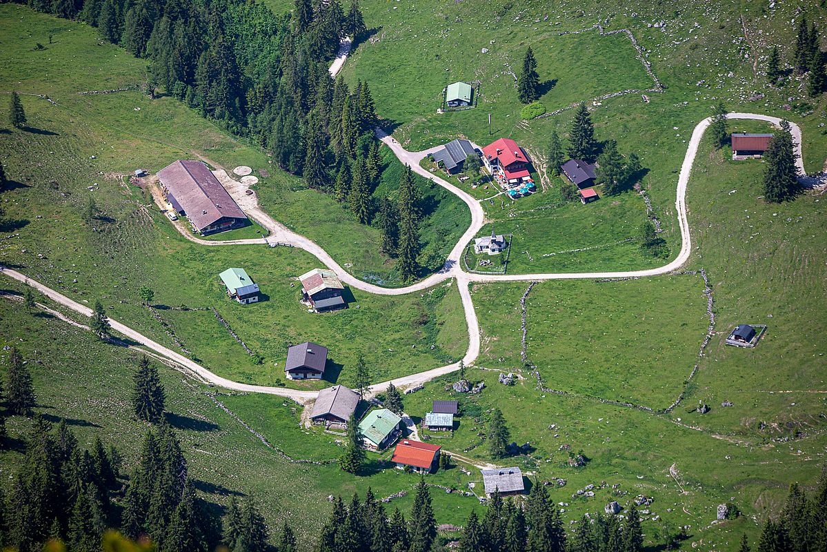 Ebenfalls erfrischender Tiefblick zum Radler an der Kaindlhütte